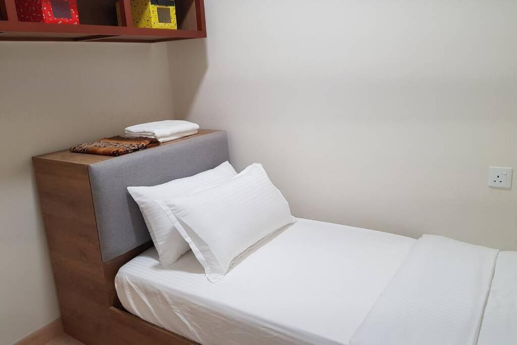 Timurbay Studio Apartment Facing Beautiful Beach Kuantan Ngoại thất bức ảnh