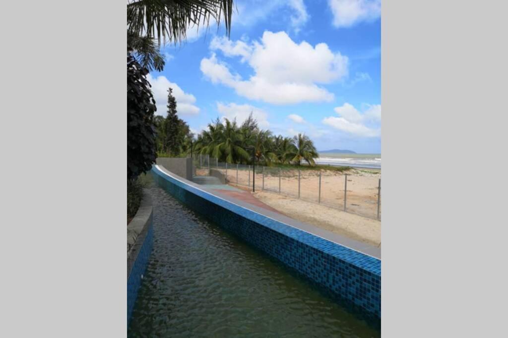 Timurbay Studio Apartment Facing Beautiful Beach Kuantan Ngoại thất bức ảnh